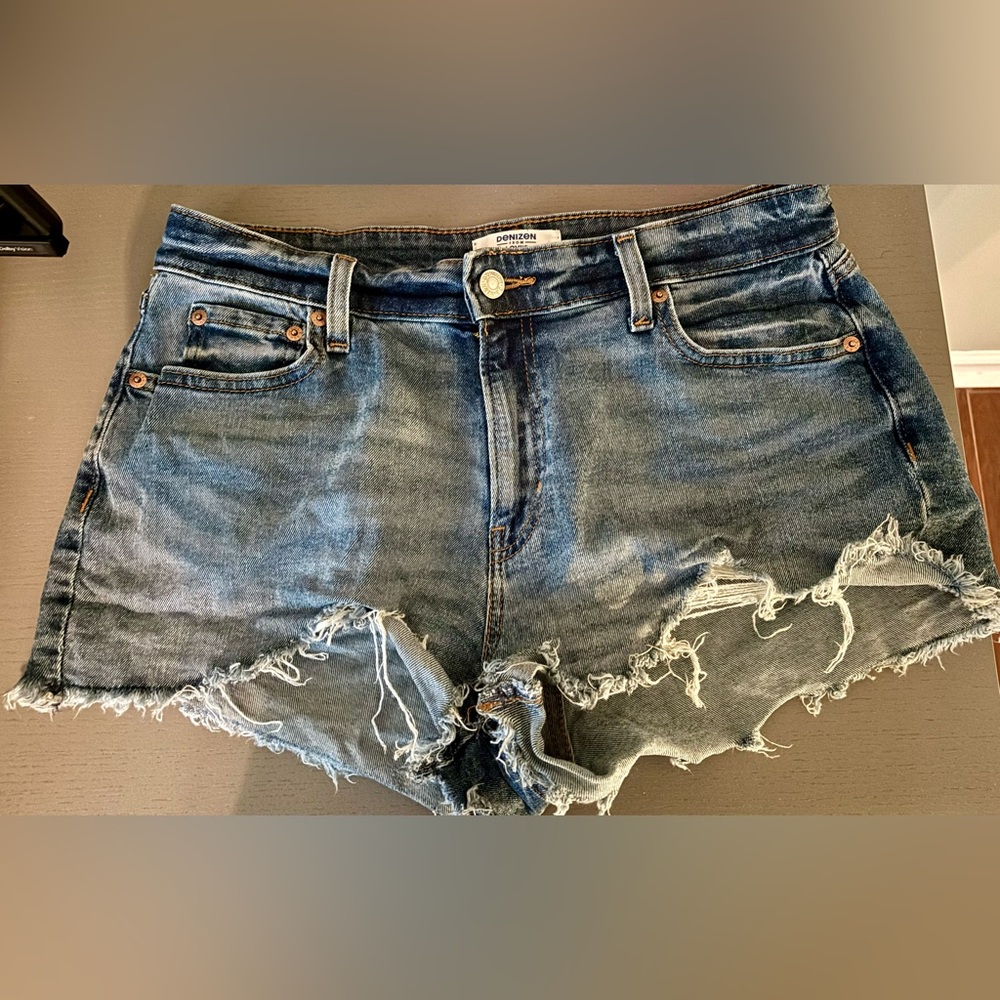High Rise Levi’s Jean Shorts! Size 10 W30!💙